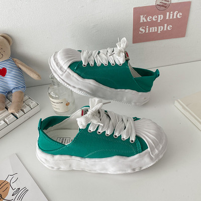 Kolmes värvitoonis lameda tallaga naiste lõuendist tossud