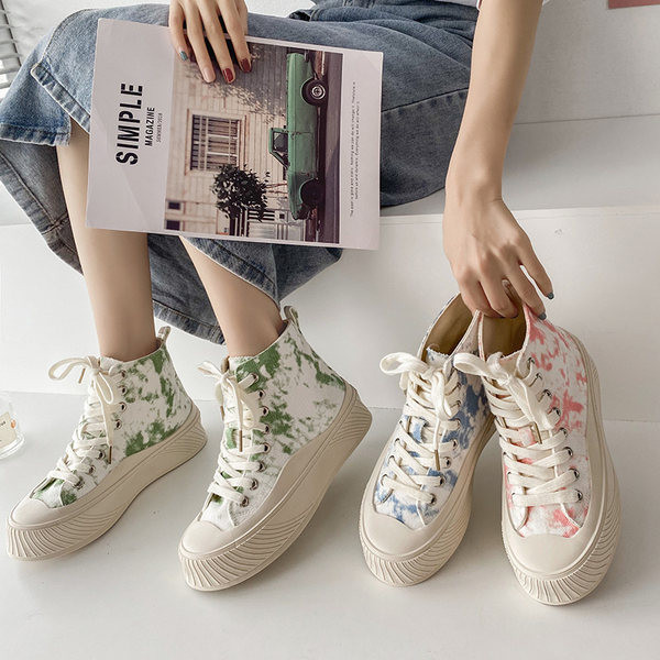 Naiste lõuendist tossud värvilise prindi ja lameda tallaga