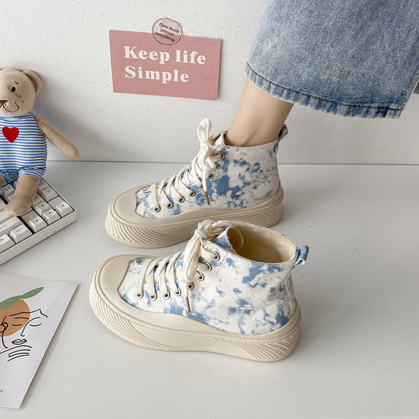 Naiste lõuendist tossud värvilise prindi ja lameda tallaga