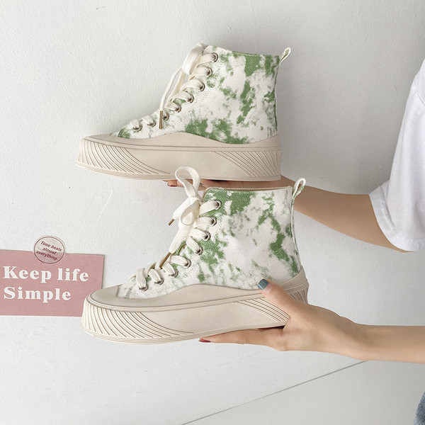 Naiste lõuendist tossud värvilise prindi ja lameda tallaga