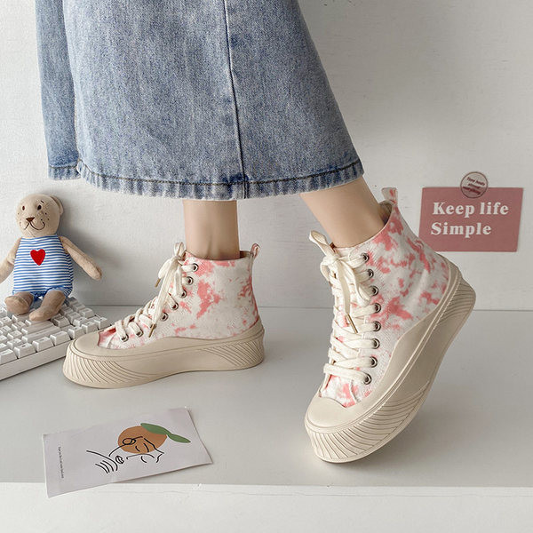 Naiste lõuendist tossud värvilise prindi ja lameda tallaga