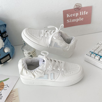 Sieviešu kedas no eko ādas ar lokām