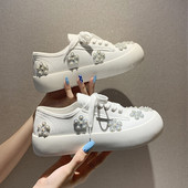 Moodsad pärlite ja kivikestega naiste tossud