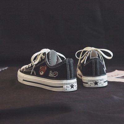 Sieviešu ikdienas kedas ar lācīša aplikāciju