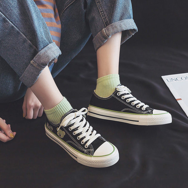 Sieviešu ikdienas kedas ar lācīša aplikāciju