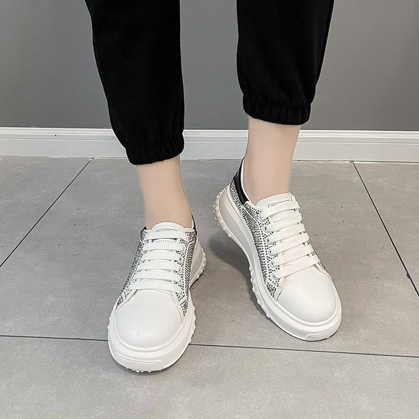 Jauns sieviešu ikdienas kedu modelis no eko ādas ar akmeņiem