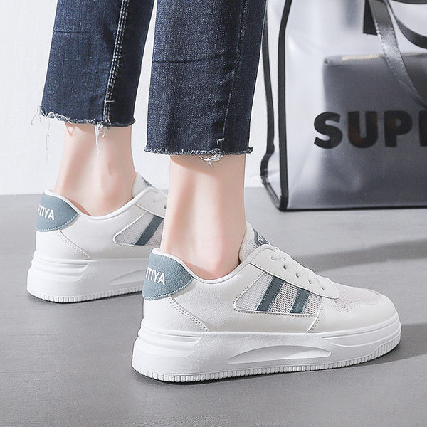 Sporta elpojošas kedas ar plakanu zoli un uzrakstu sievietēm