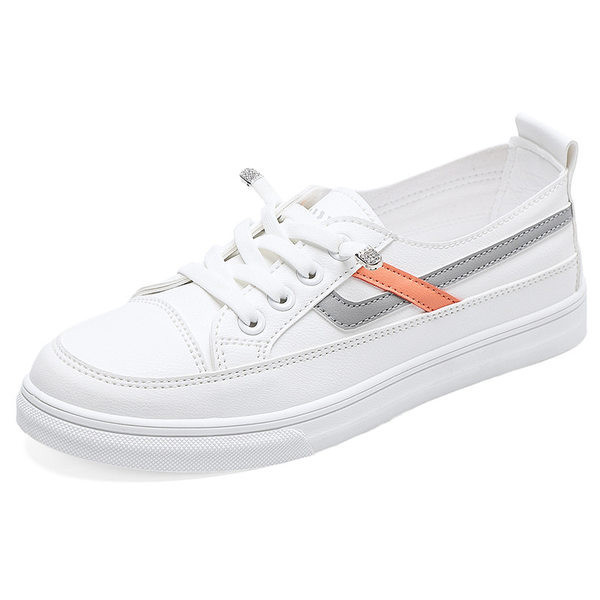 Γυναικεία sneakers με κορδόνια και μεταλλικό στοιχείο