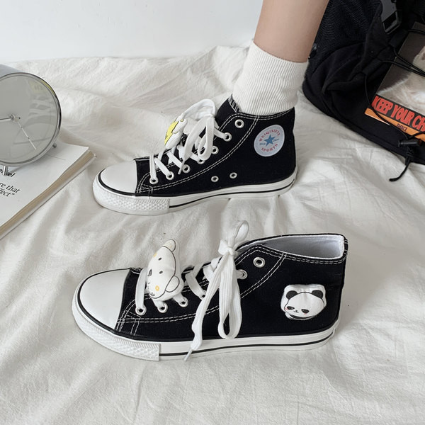 Naiste lõuendist kõrged tossud lameda talla ja 3D elemendiga