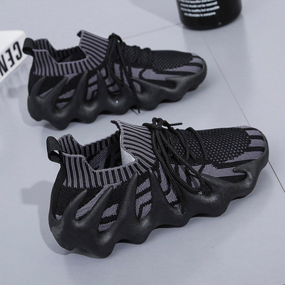 Moodsad kareda tallaga tekstiilist tossud