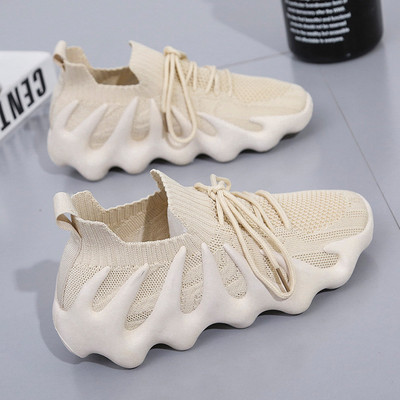 Moodsad kareda tallaga tekstiilist tossud