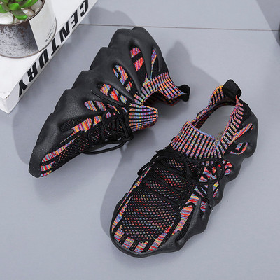 Moodsad kareda tallaga tekstiilist tossud