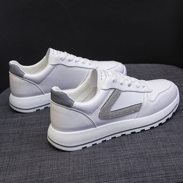 Sieviešu kedas no eko ādas ar akmens apdari