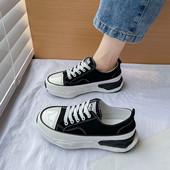 Naiste tekstiilist platvormiga tossud