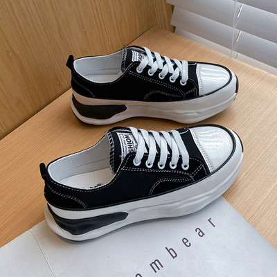 Naiste tekstiilist platvormiga tossud