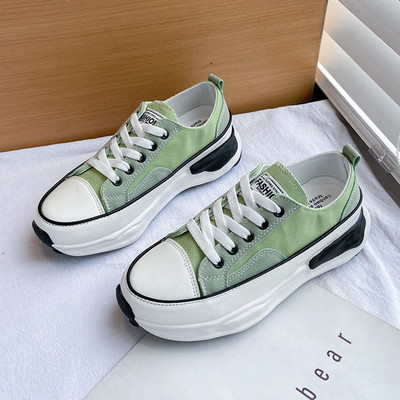 Naiste tekstiilist platvormiga tossud