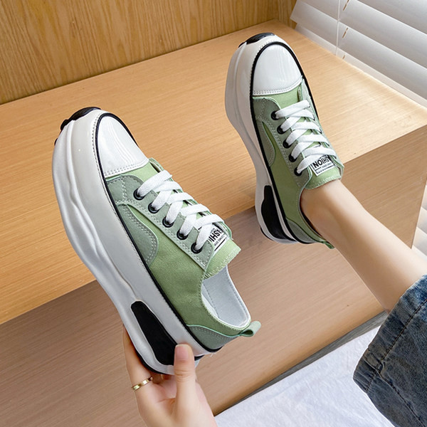 Naiste tekstiilist platvormiga tossud