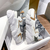 Uue mudeli krobelise tallaga tossud