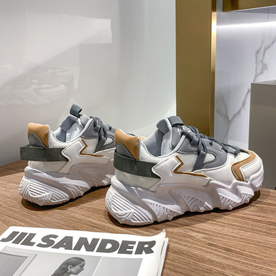 Uue mudeli krobelise tallaga tossud