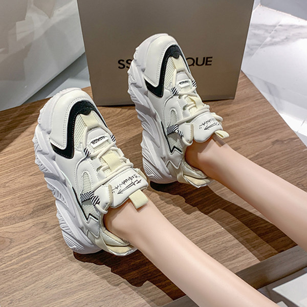 Uue mudeli krobelise tallaga tossud