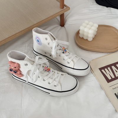 Jauns sieviešu tekstila kedu modelis ar 3D elementu baltā un melnā krāsā