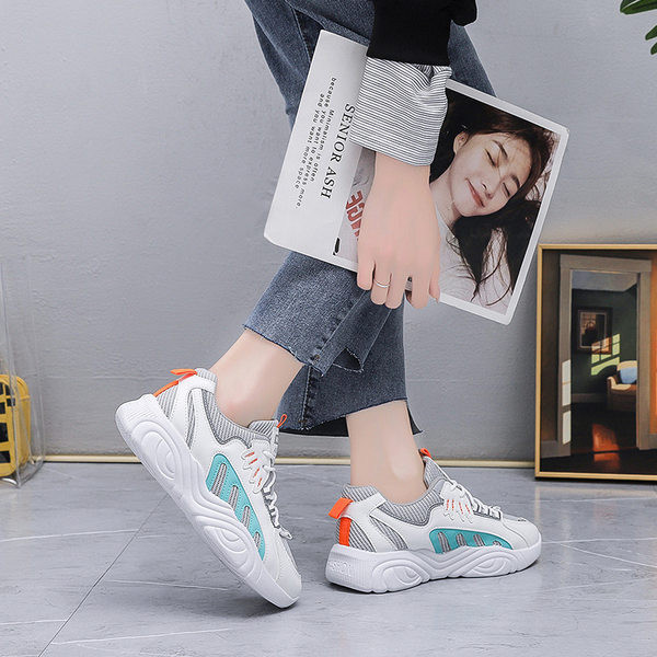 Sieviešu kedas noapaļots modelis ar mežģīnēm