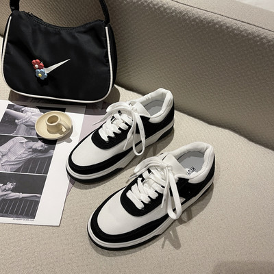 Mitmes värvitoonis lameda tallaga naiste spordi- ja vabaaja tossud