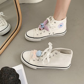 Ikdienas sieviešu kedas ar plakanu zoli un 3D elementu