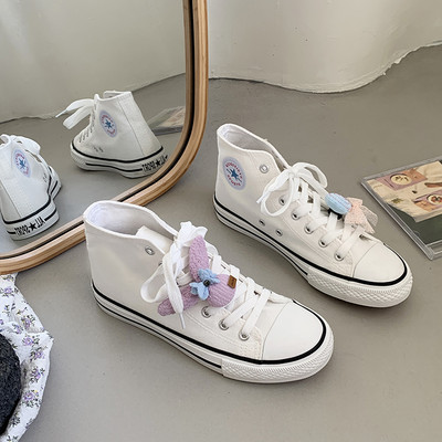 Ikdienas sieviešu kedas ar plakanu zoli un 3D elementu