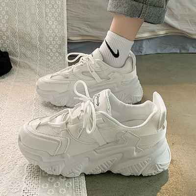 Moodsad kõrge kareda tallaga ökonahast tossud