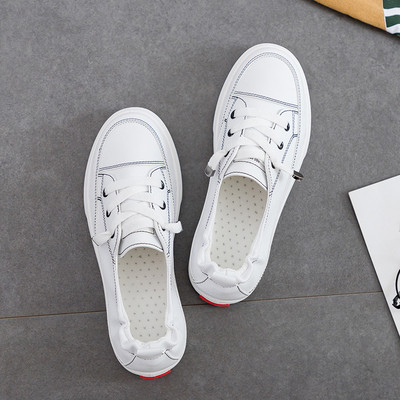 Sieviešu kedas ar plakanām zoles saitēm un metāla elementu