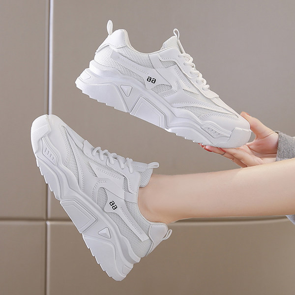 Kareda tallaga ökonahast sportlikud ja vabaaja tossud naistele