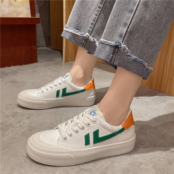 Lameda tallaga naiste tossude uus mudel - kolme värvi