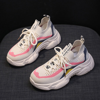 Hingavast võrkkangast ja kareda tallaga tossud