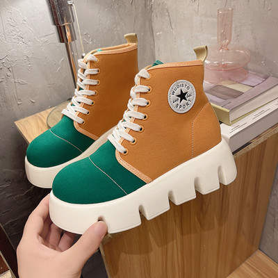 Kareda talla ja embleemiga naiste tossud