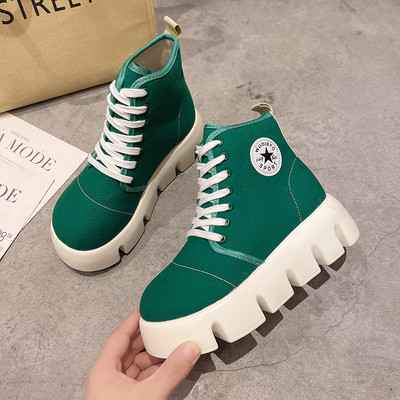 Kareda talla ja embleemiga naiste tossud