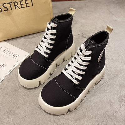 Kareda talla ja embleemiga naiste tossud