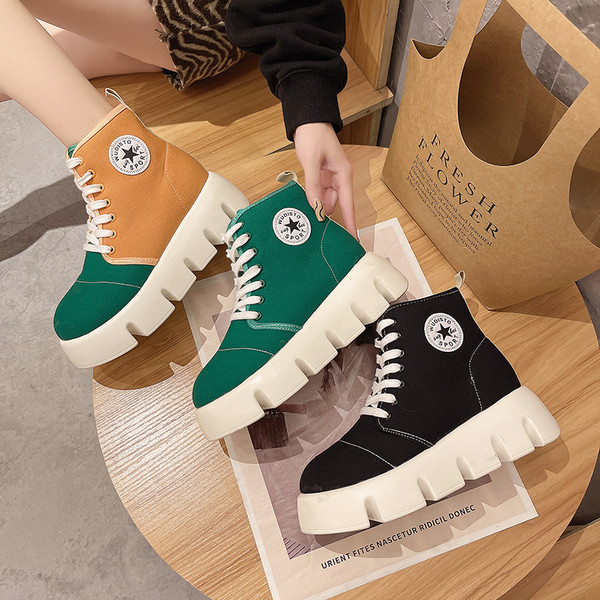 Kareda talla ja embleemiga naiste tossud