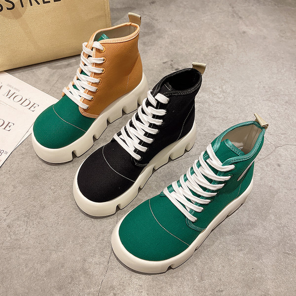 Kareda talla ja embleemiga naiste tossud