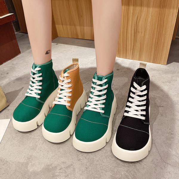 Kareda talla ja embleemiga naiste tossud