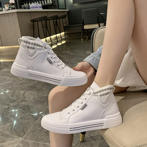 Naiste tossud ökonahast lameda tallaga - valget värvi