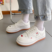 Naiste nahast tossud aplikatsiooni ja paeltega