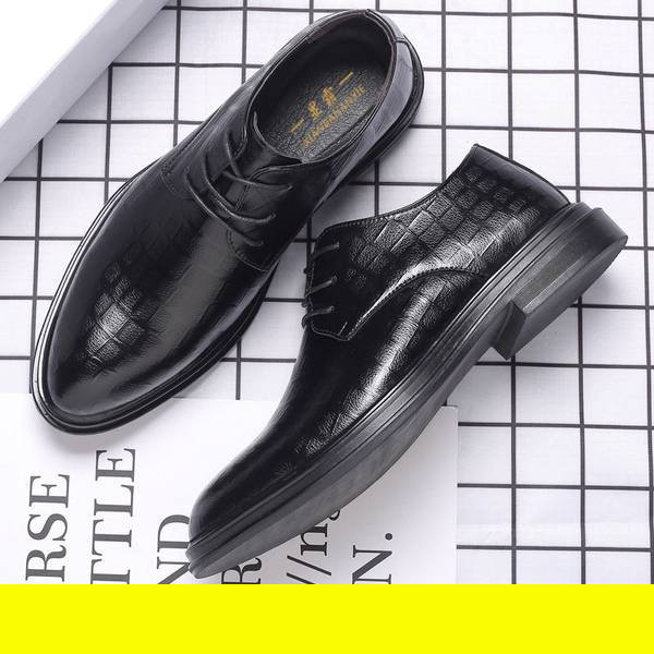 Moodsad paeltega kunstnahast meeste kingad