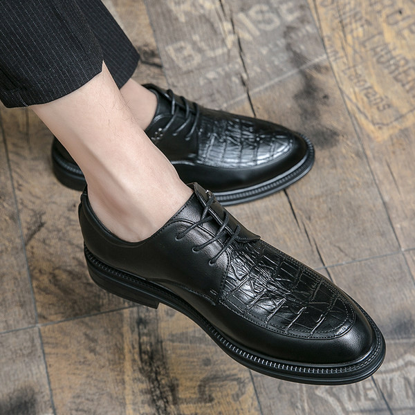 Öko bőrből készült, fekete fűzős férfi cipő új modellje