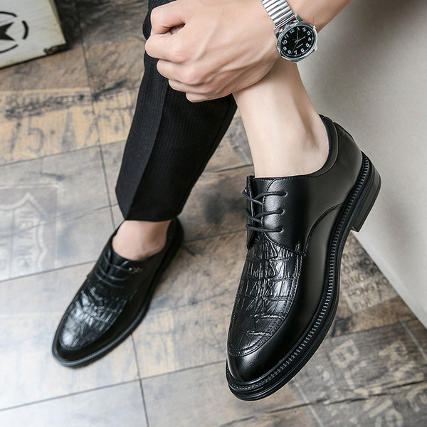 Öko bőrből készült, fekete fűzős férfi cipő új modellje