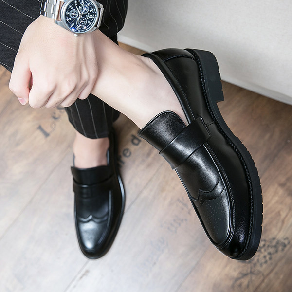 Musta värvi vabaaja meeste nahast kingad