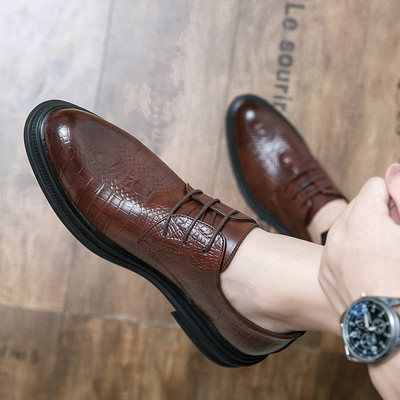 Modern férfi cipő fekete és barna fűzővel