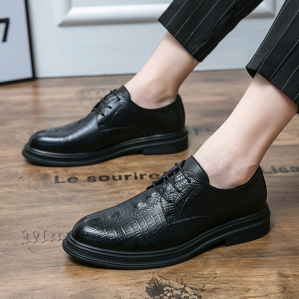 Modern férfi cipő fekete és barna fűzővel