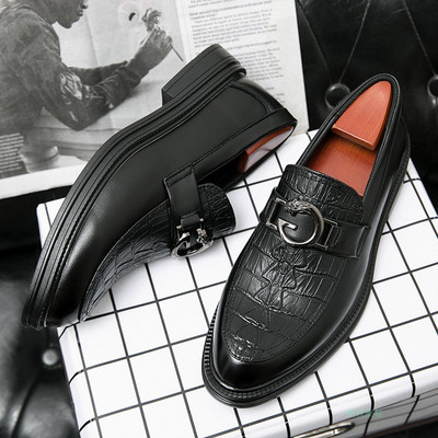 Öko-nahast moodsad metallielemendiga musta värvi meeste kingad