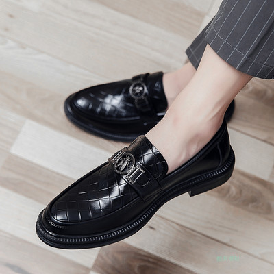 Öko-nahast moodsad metallielemendiga musta värvi meeste kingad